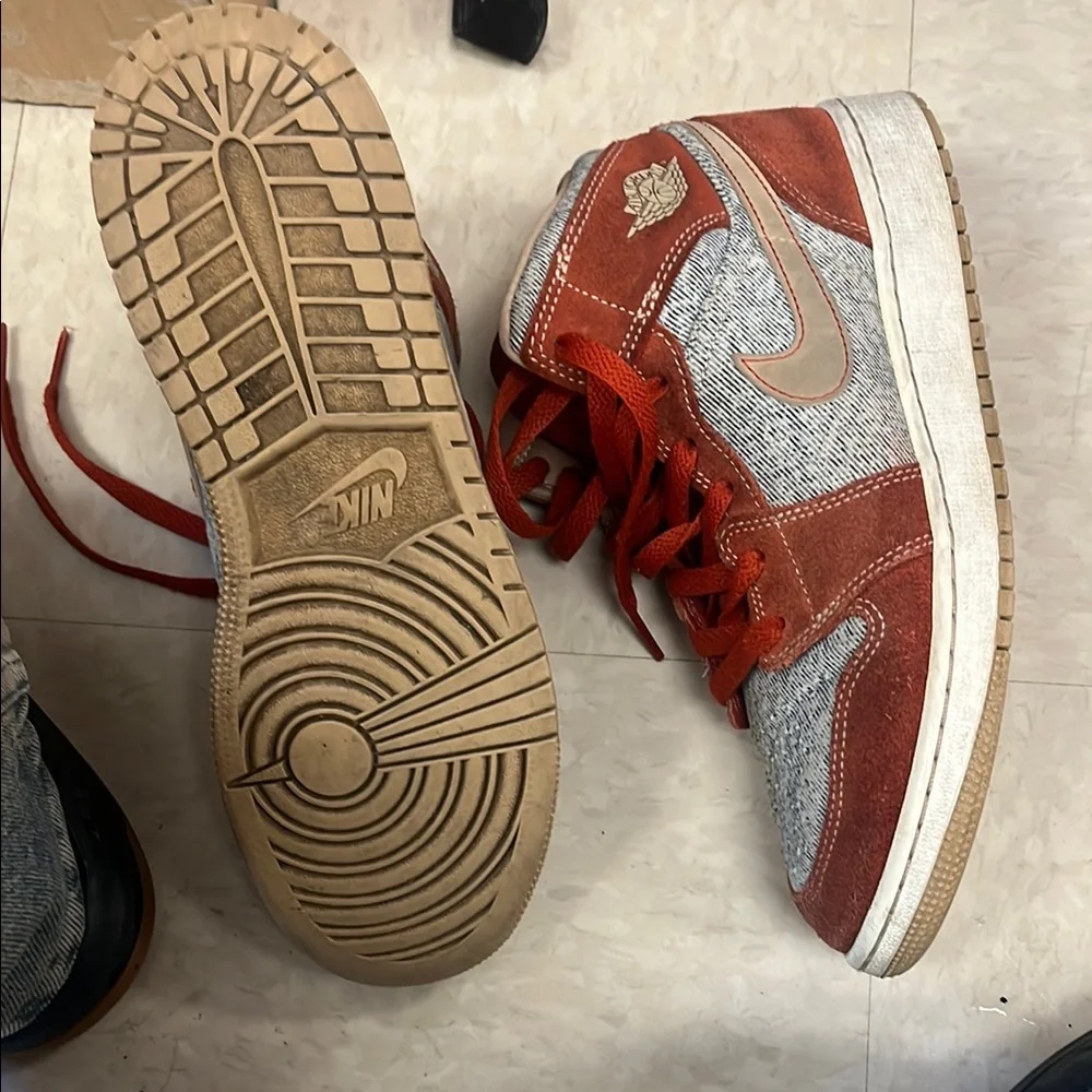 Air Jordan 1 Mid SE GS 'Denim Red’ medium condition - Picture 4 of 6